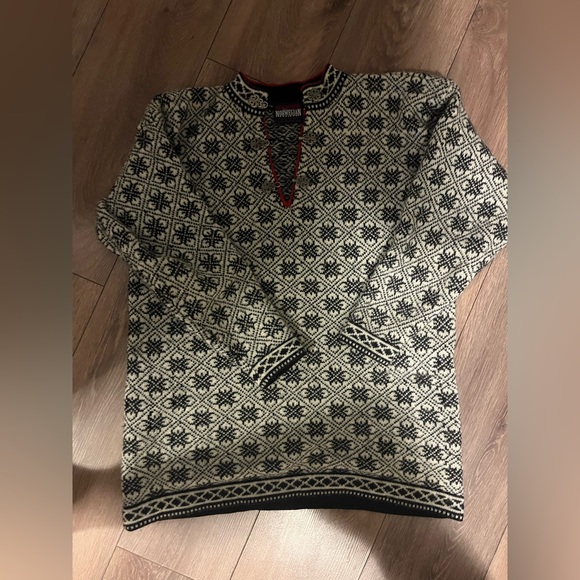 norwegian designs Sweaters - Vintage Norwegian sweater 100% wool